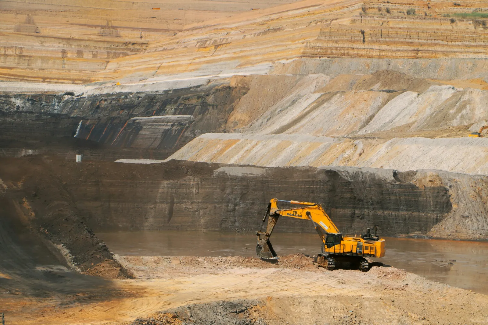 Global Raw Materials - Metal: Trends and Forecasts 2025