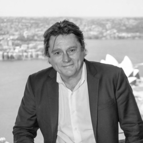 Angus  Paull